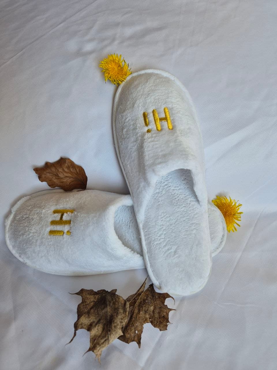 Velours hotel slippers near rattan basket